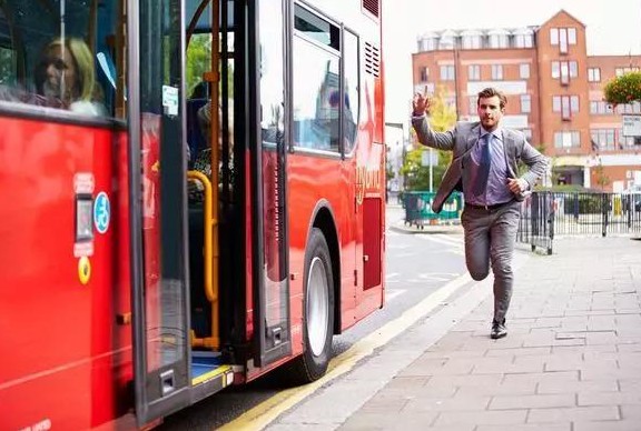 條形智能電子公交站牌：實現(xiàn)出行信息科學(xué)化、數(shù)據(jù)化、可視化