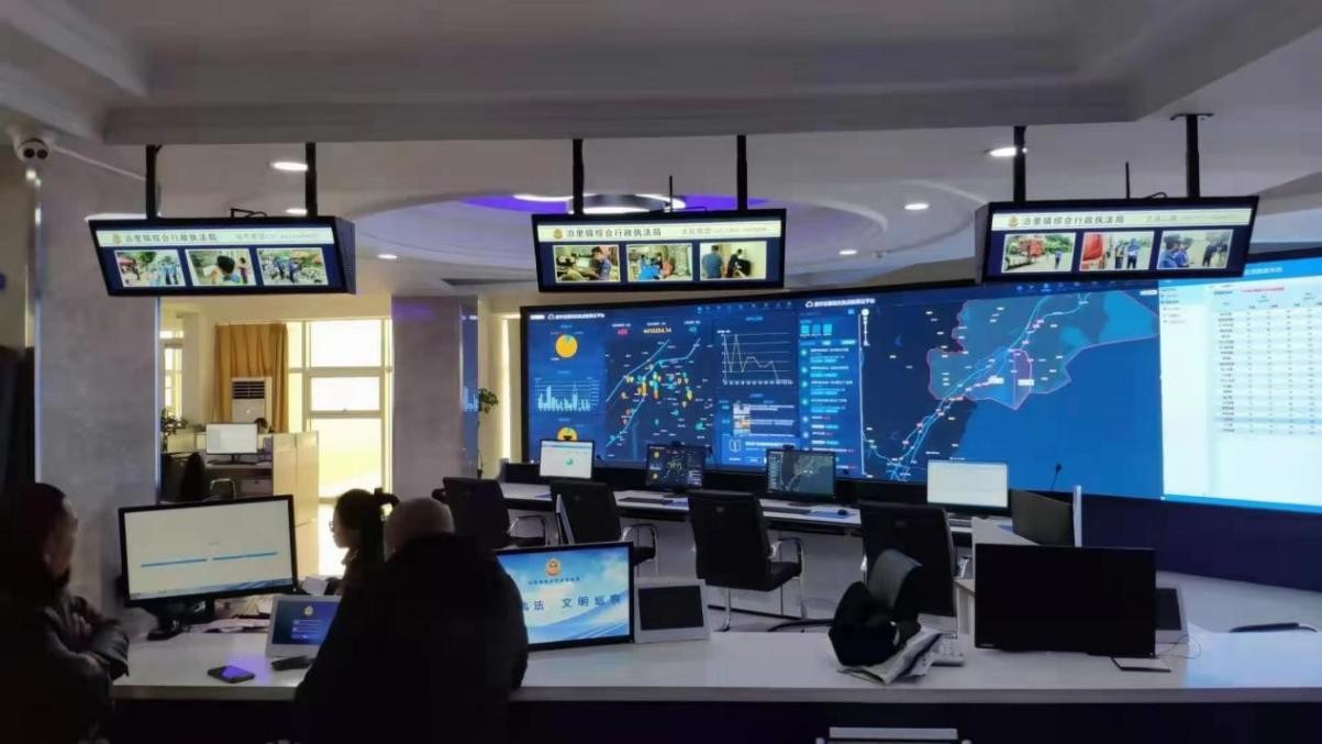 一屏多面，任意分屏！條形智能雙面屏實現(xiàn)百變布局 