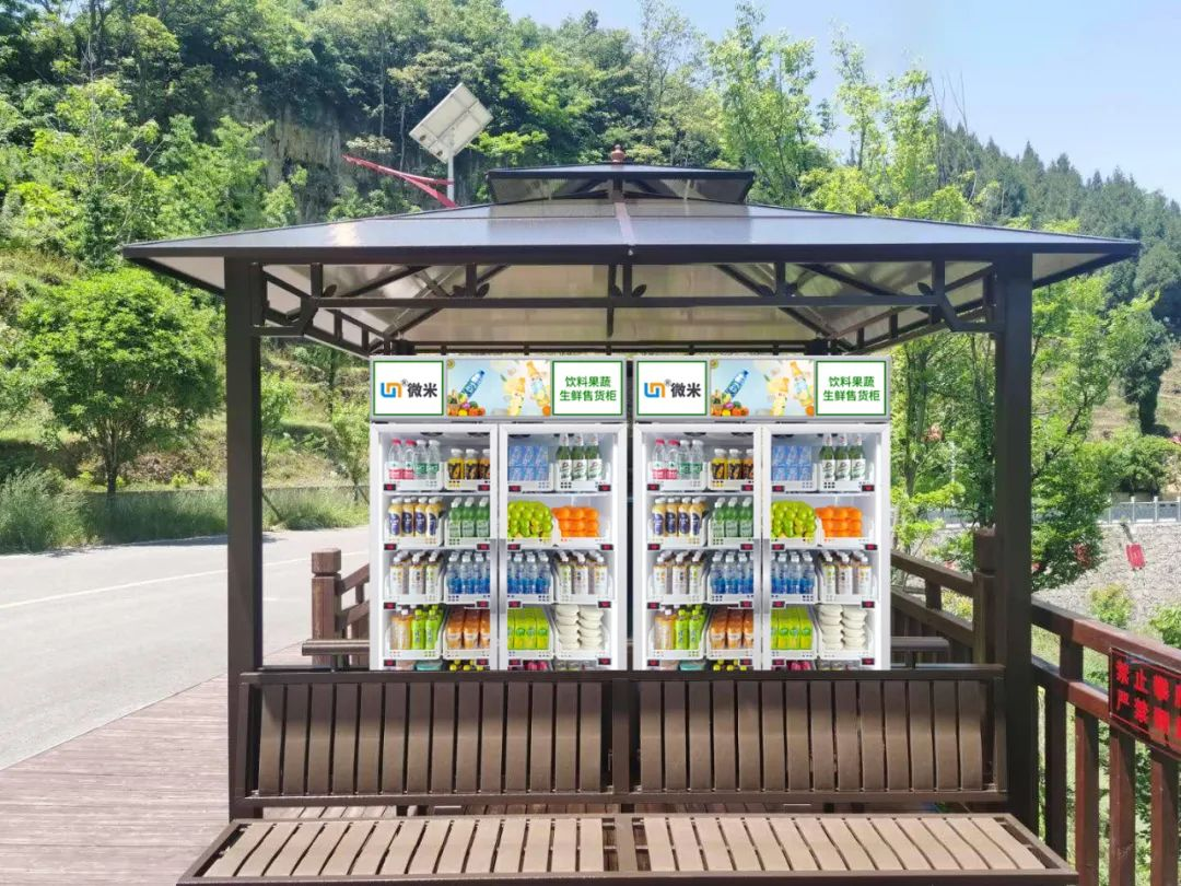 條形智能液晶屏加持，自動(dòng)售貨機(jī)適用于多個(gè)場(chǎng)景